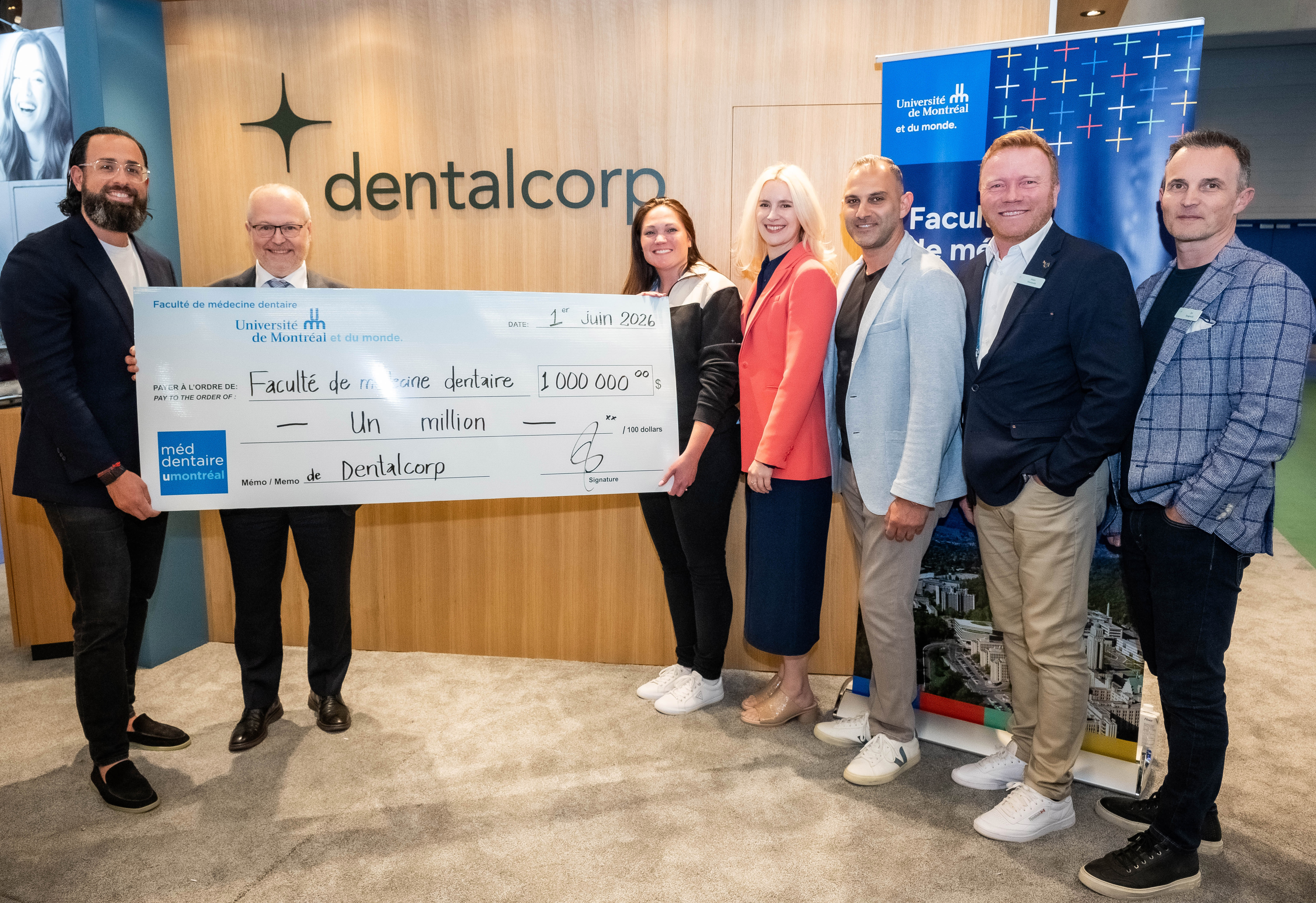 Des représentants de Dentalcorp et de l'Université de Montréal soulignent l'annonce du Fonds Dentalcorp, un engagement de 1 million de dollars envers la Faculté de médecine dentaire.