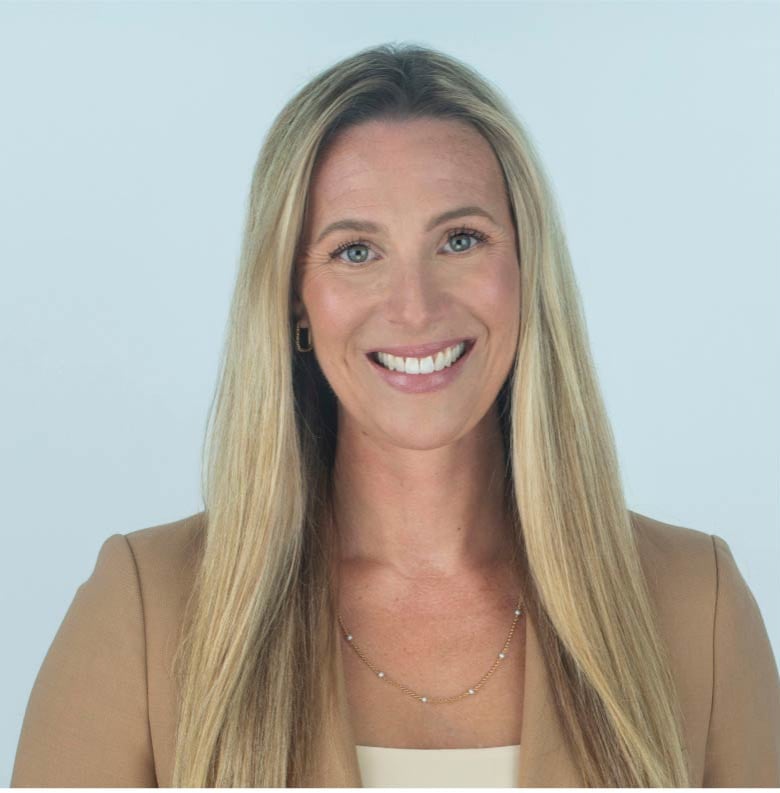 Nicola Deall, Chef des ressources humaines